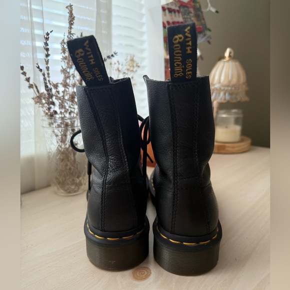 Dr Martens Pascal 1460 Virginia Leather Boots - Picture 3 of 5